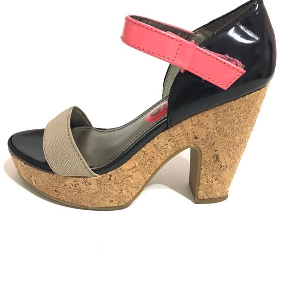 Fergalicious Women's Cork Wedge Sandal Size 6M - Picture 5 of 10